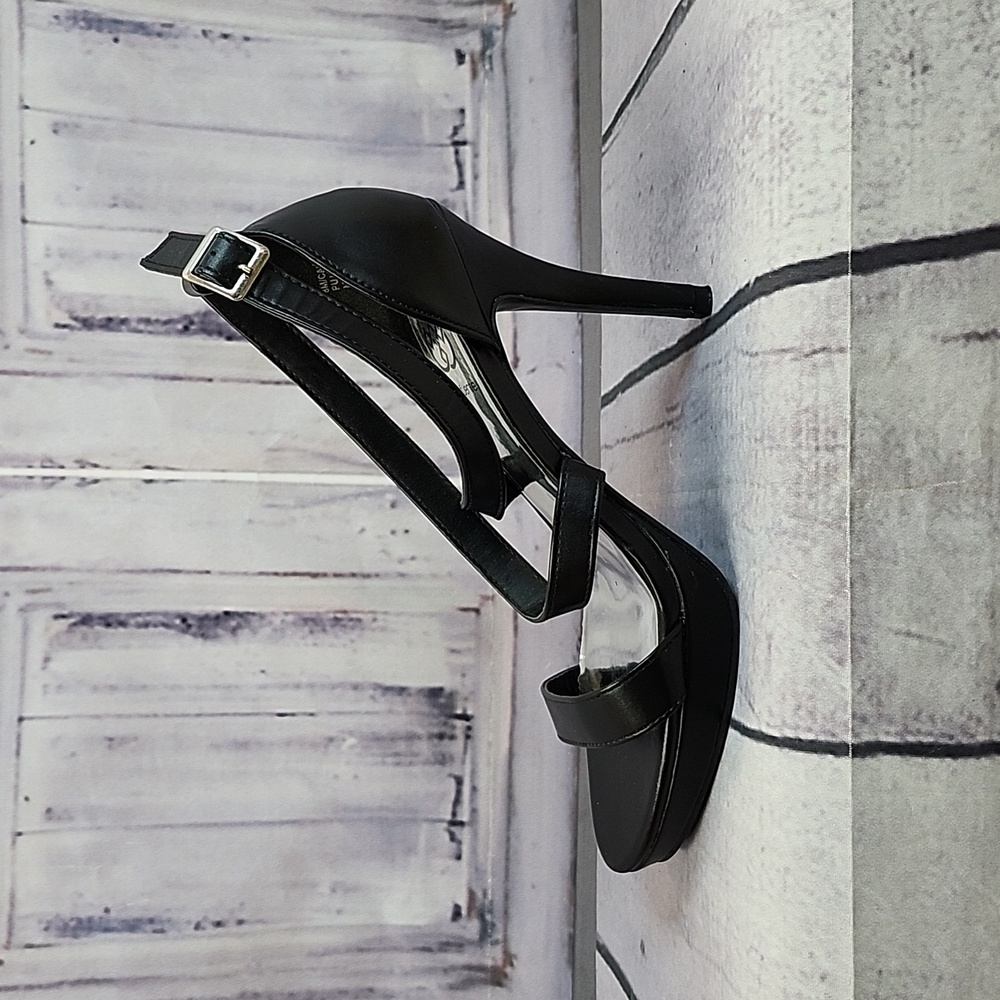 Daisy Fuentes Caite Heels